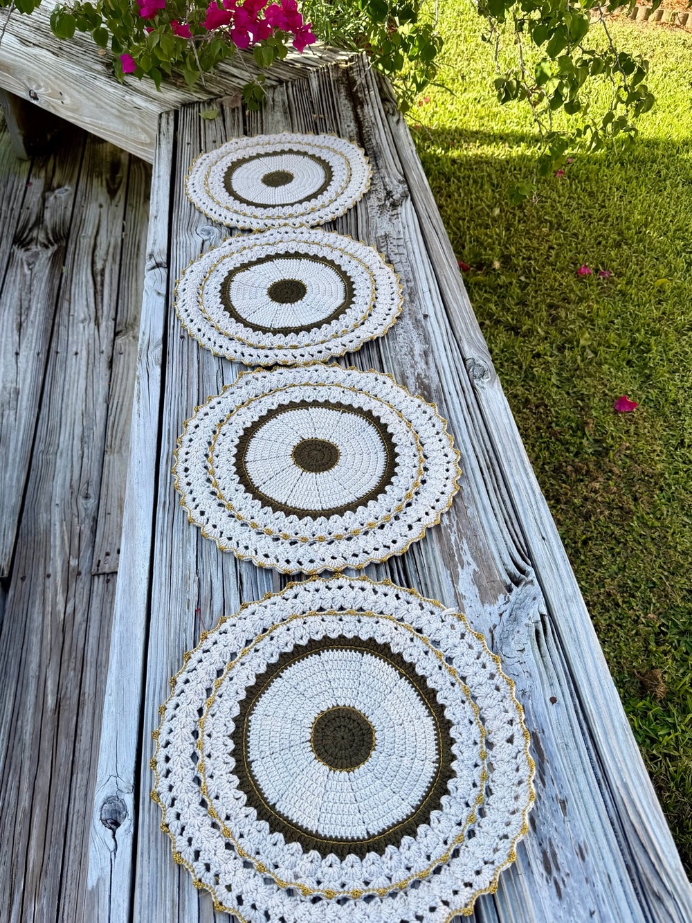 Handmade Crochet Round Placemats - White and Olive Gold Trim Holidays New 4 Pc